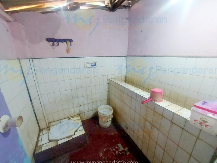 Tampilan kamar mandi rumah sewa mang lili Pangandaran