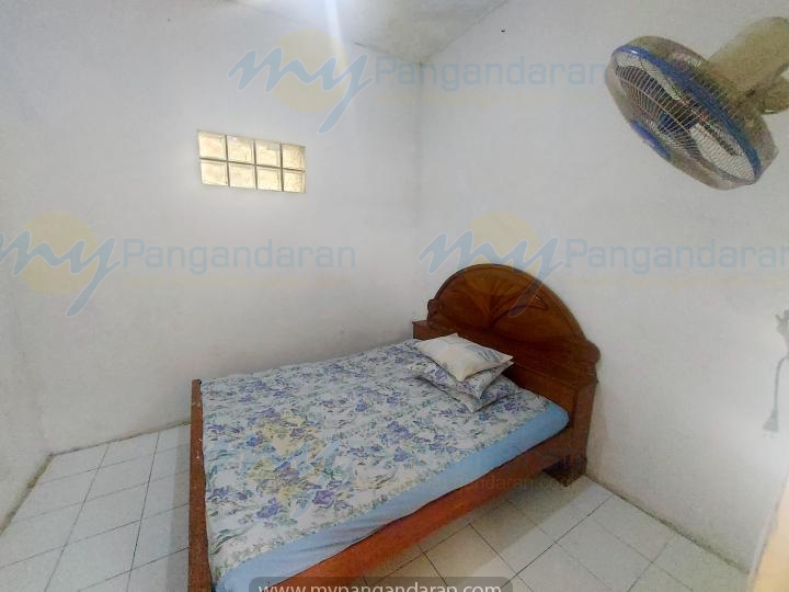  Tampilan kamar tidur rumah sewa mang lili Pangandaran