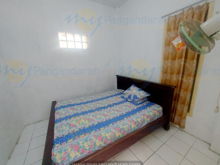  Tampilan kamar tidur rumah sewa mang lili Pangandaran